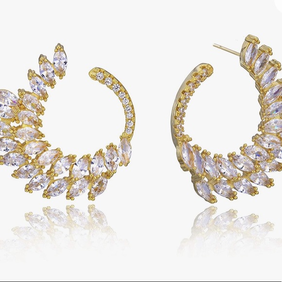 NIB AmyJane Cubic Ziconia Leaf Cluster Post Earrings - Perfect for a Bride! - Picture 1 of 5